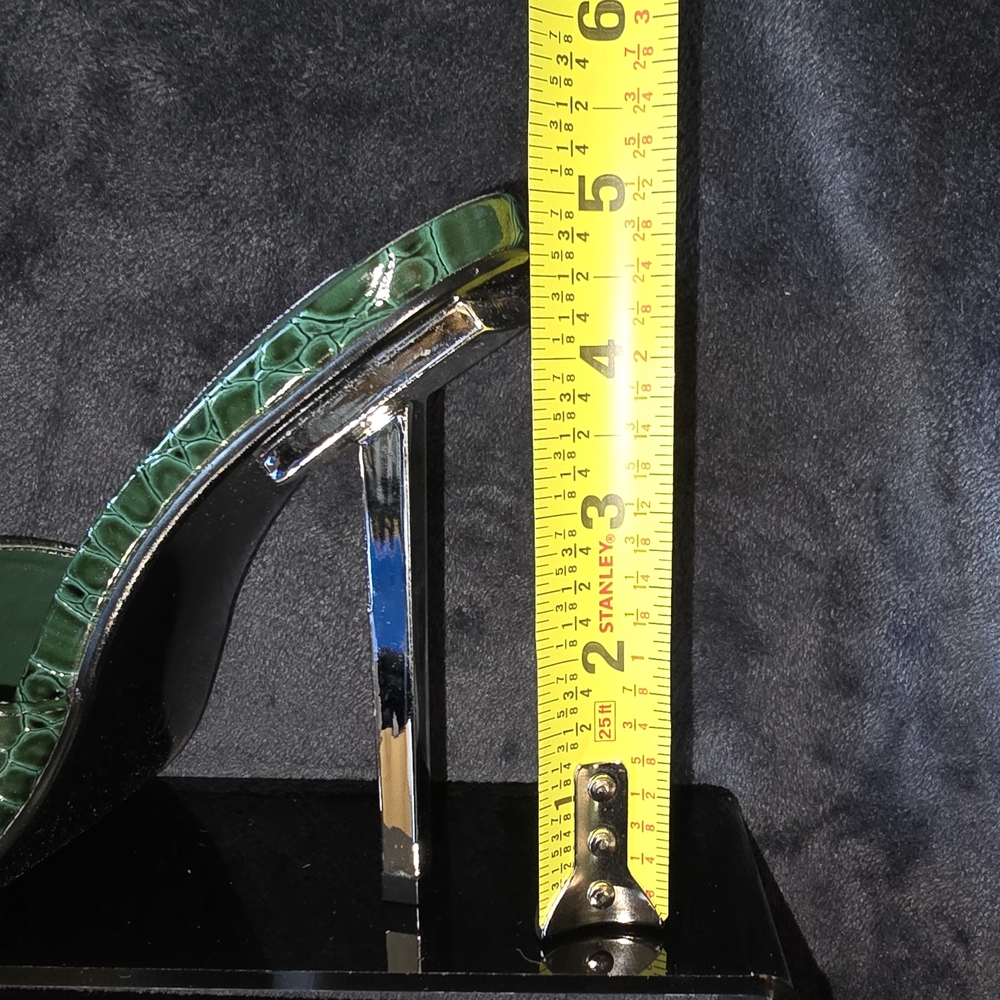 Green Crocodile-Embossed Women's Heels - Picture 8 of 9